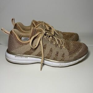 APL womens gold sparkling pro knit propulsion lab lace up sneakers in size 9